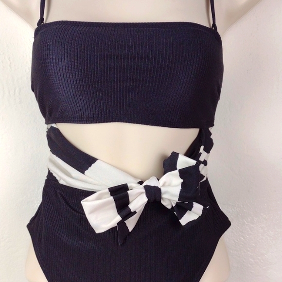 ❤️Bundle Only❤️ Nordstrom One Piece Black & White Cut Out High Cut Swim Suit - Picture 7 of 12